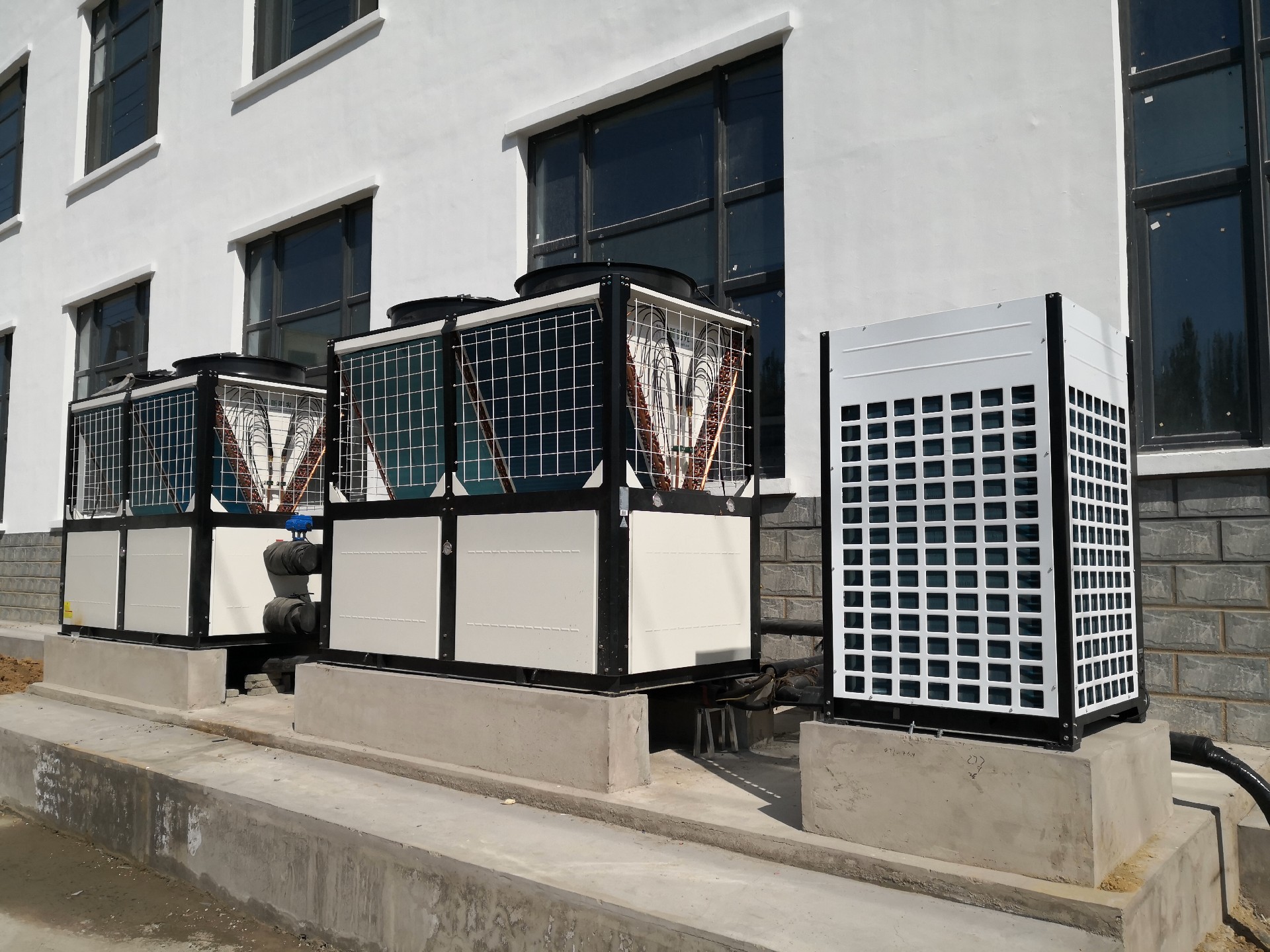 建平8000平米宿舍樓供暖制冷生活熱水三聯供.jpg
